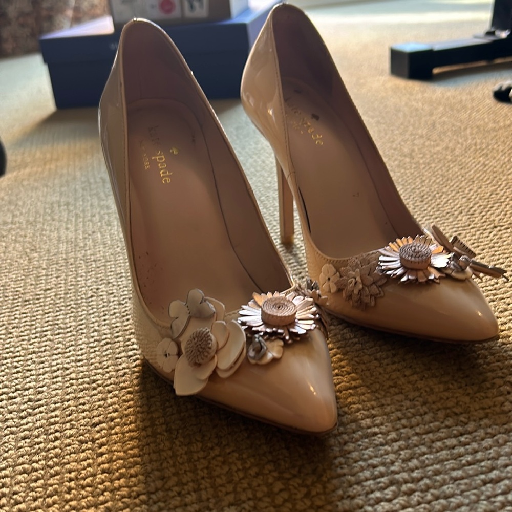 Kate Spade nude heels size 6